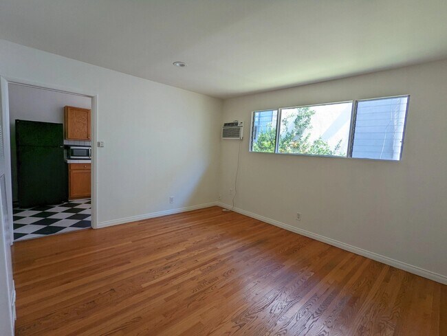 Photo - 1331 N Poinsettia Pl Unidad 8