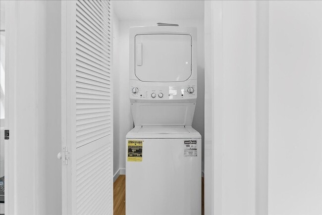 Photo - 4017 1/2 Mont Clair St-