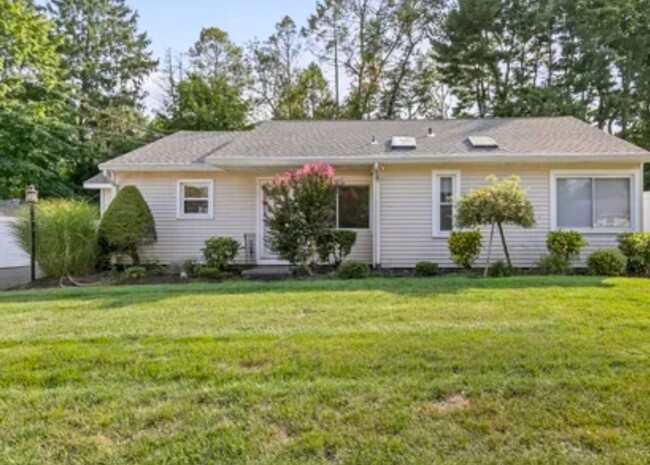 Building Photo - 4 Hellstrom Rd Rental
