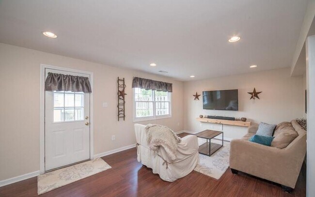 Photo - Well maintained 3 bedroom townhouse in established Frederick community ready early May!