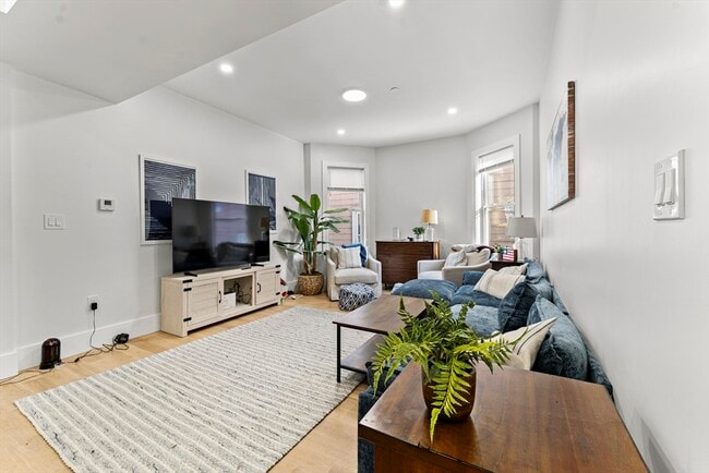 7 Oswald St Unit 2
