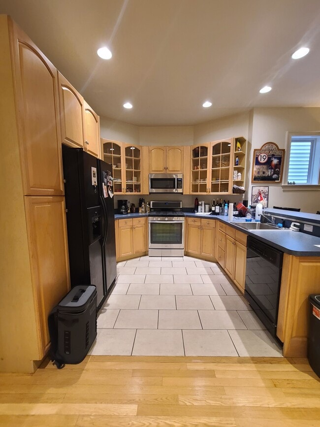 Building Photo - 42 N St Unit 1