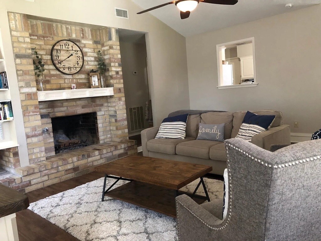 Photo - 1004 Crestwood Dr