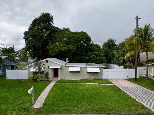 Photo - 609 NW 7th Ct