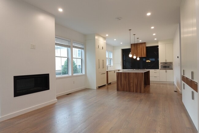 Photo - 70 Walker St