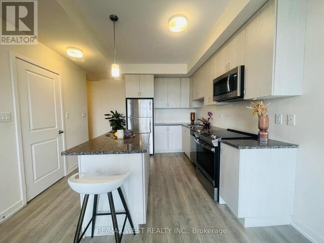 Photo - 2550 Castlegate Crossing