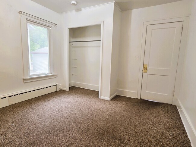 374 W Mark St
