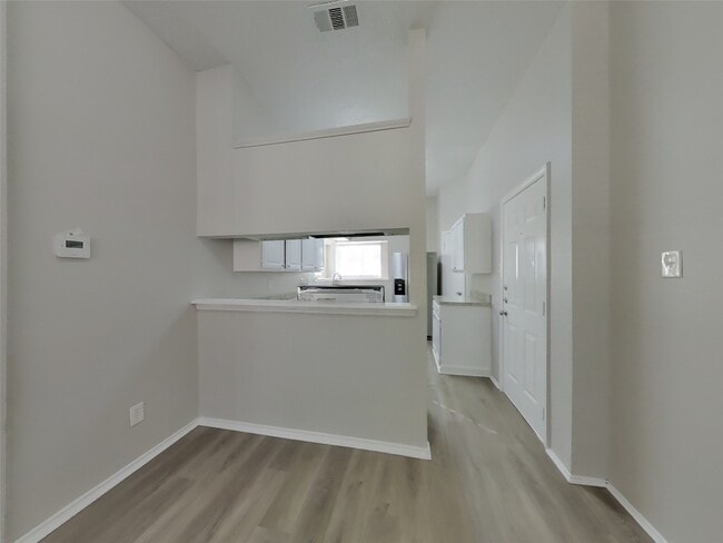 Photo - 1934 Creston Dr