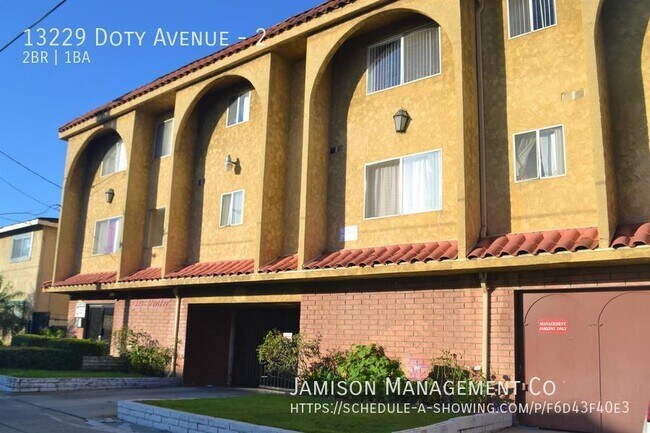 Photo - 13229 Doty Ave Apartamento Unidad 2