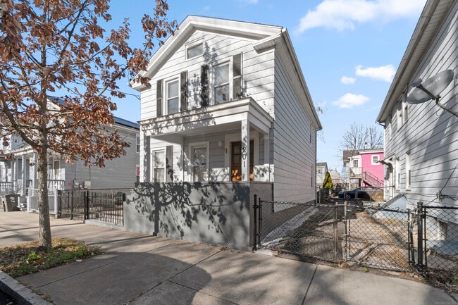 Photo - 201 Portsea St