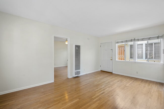 Photo - 4820 Inglewood Blvd Unit Back