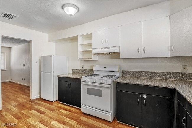 Photo - 214 George Pl