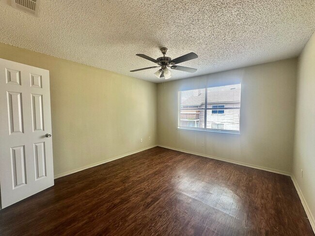 Photo - 1910 West Loop Unit A