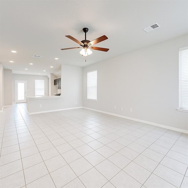 Photo - 913 Centerra Hills Cir