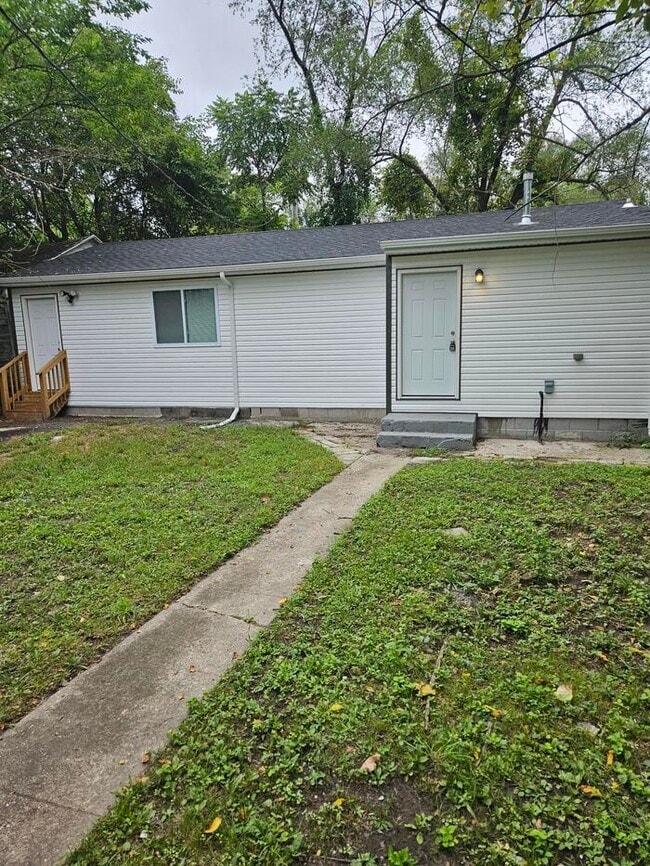 Building Photo - Beautifully rehabbed home