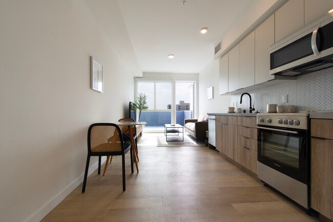 Photo - 738 Normandie