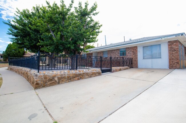 Photo - 1633 Stull Dr