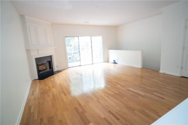 Photo - 9155 Nesbit Ferry Rd