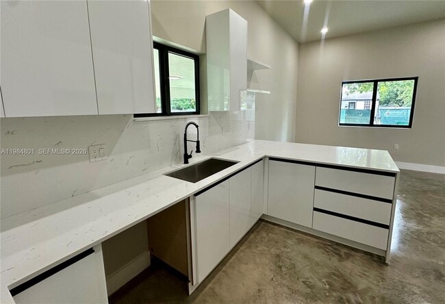 Photo - 929 NW 60th St