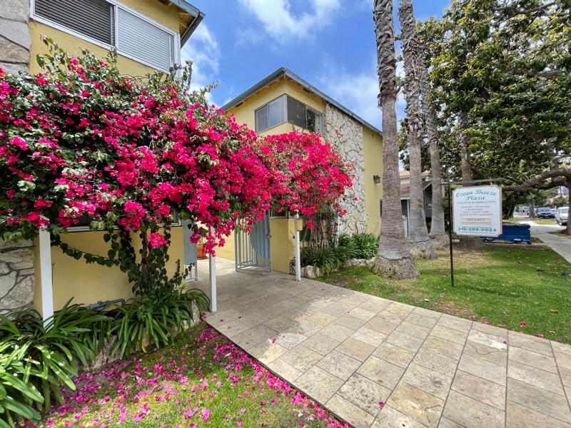 Photo - 3753 S Barrington Ave Unidad 1
