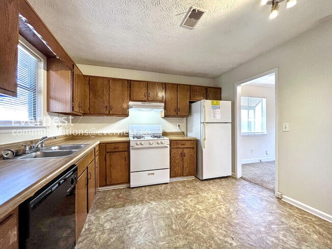 Photo - 1174 Ridgecrest Ln SE