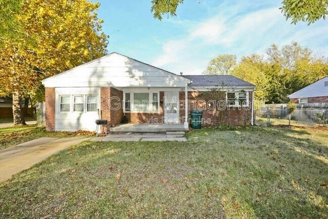 Building Photo - 1102 E Donnell Ave