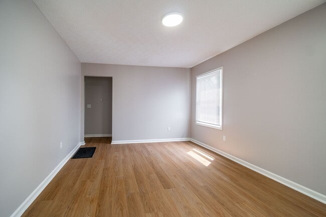 Photo - 2204 Howey Rd