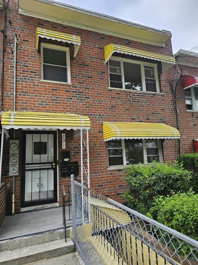 Building Photo - 131 S 14th Ave Unit 1 Rental