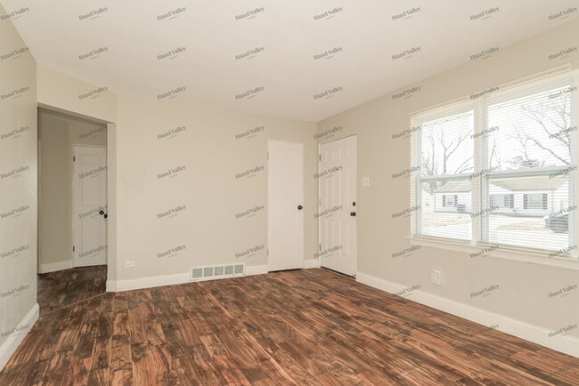 Photo - 9854 Dennis Dr