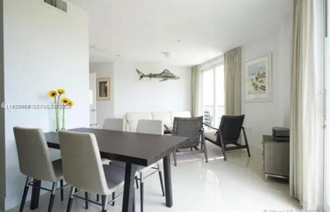 Photo - 2701 SW 3rd Ave Unidad 2701 SW 3rd Ave  703