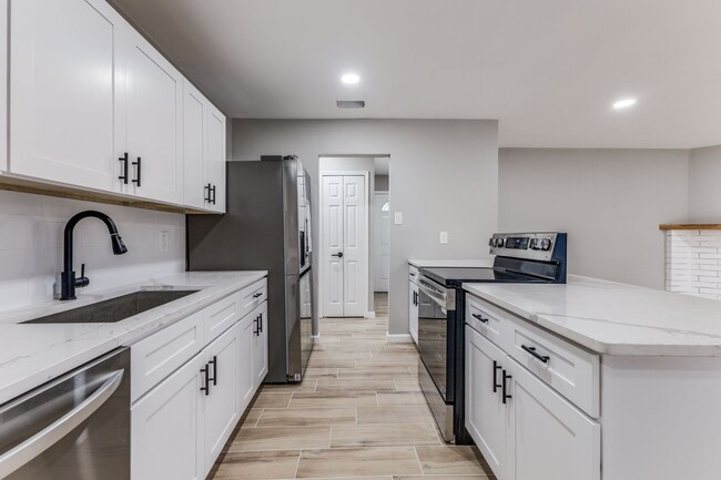 Photo - 5710 Ridgecove Dr