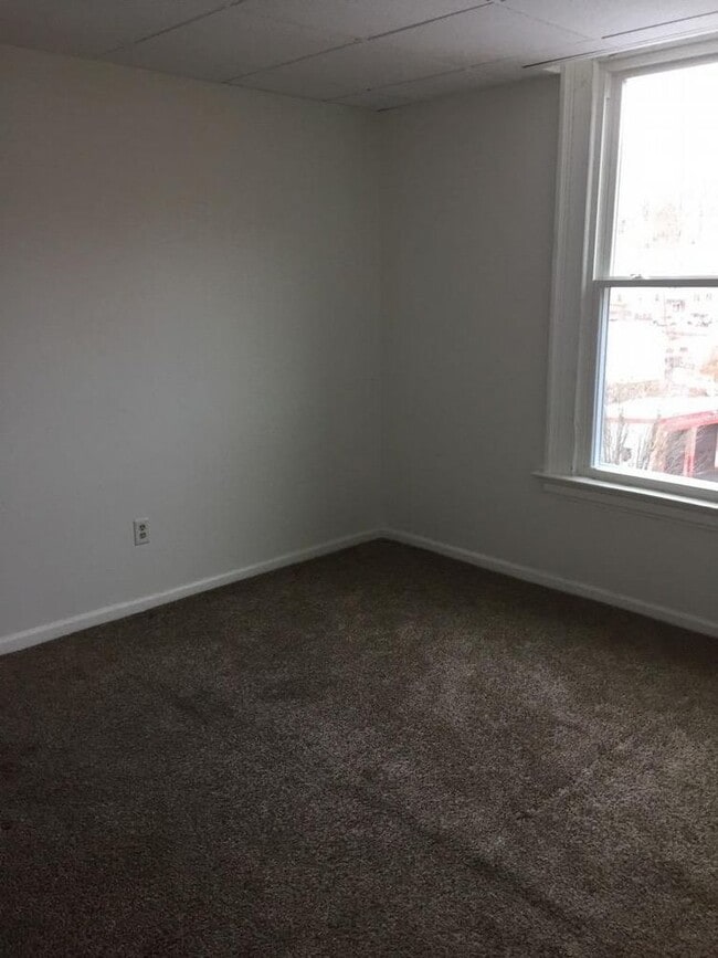 398 Main Street 32 House House Rental in Winsted, CT