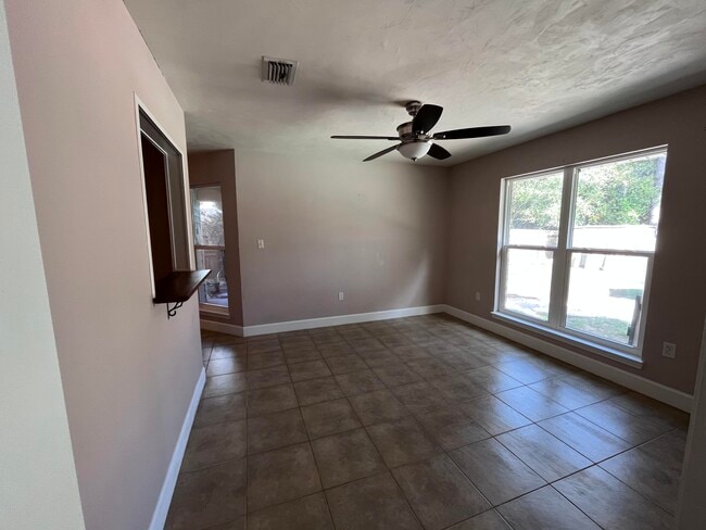 Photo - 540 E Timberlake Dr