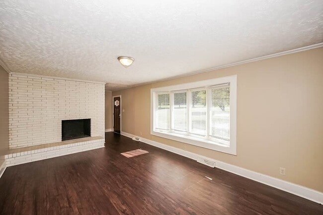 Photo - 207 N Milford Dr