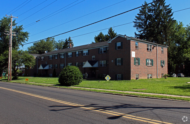 Royal Park Apartments - Royal Park Apartments