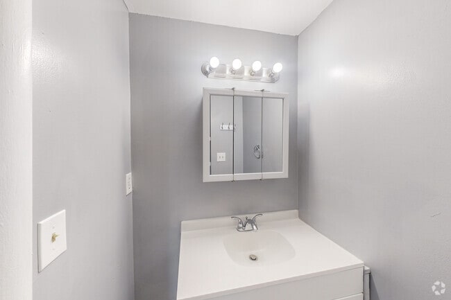 3BR, 1.5BA - Bathroom