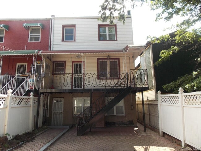 Photo - 2927 Throop Ave