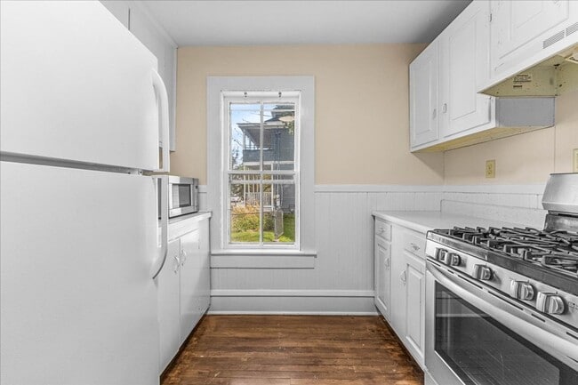 50-52-52 Howard St Unit 52B Howard St