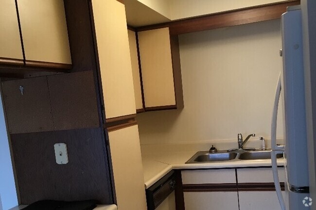 Building Photo - 170 Portage S St Unit 178 S Portage St Rental