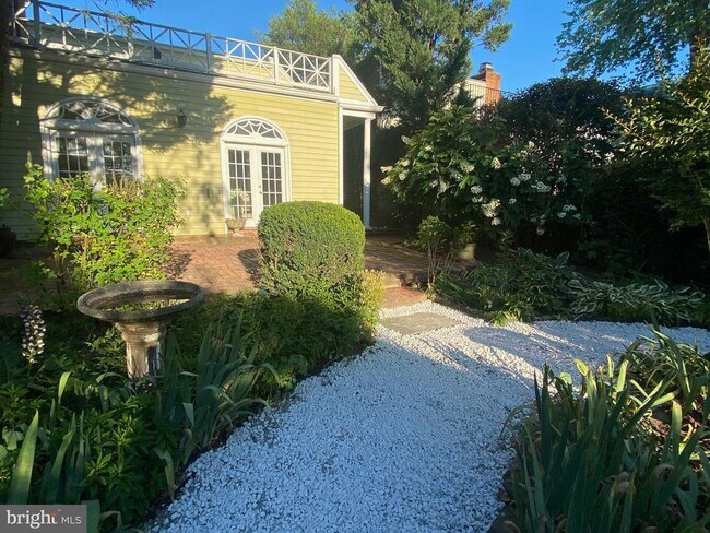 Photo - 711 S Fairfax St