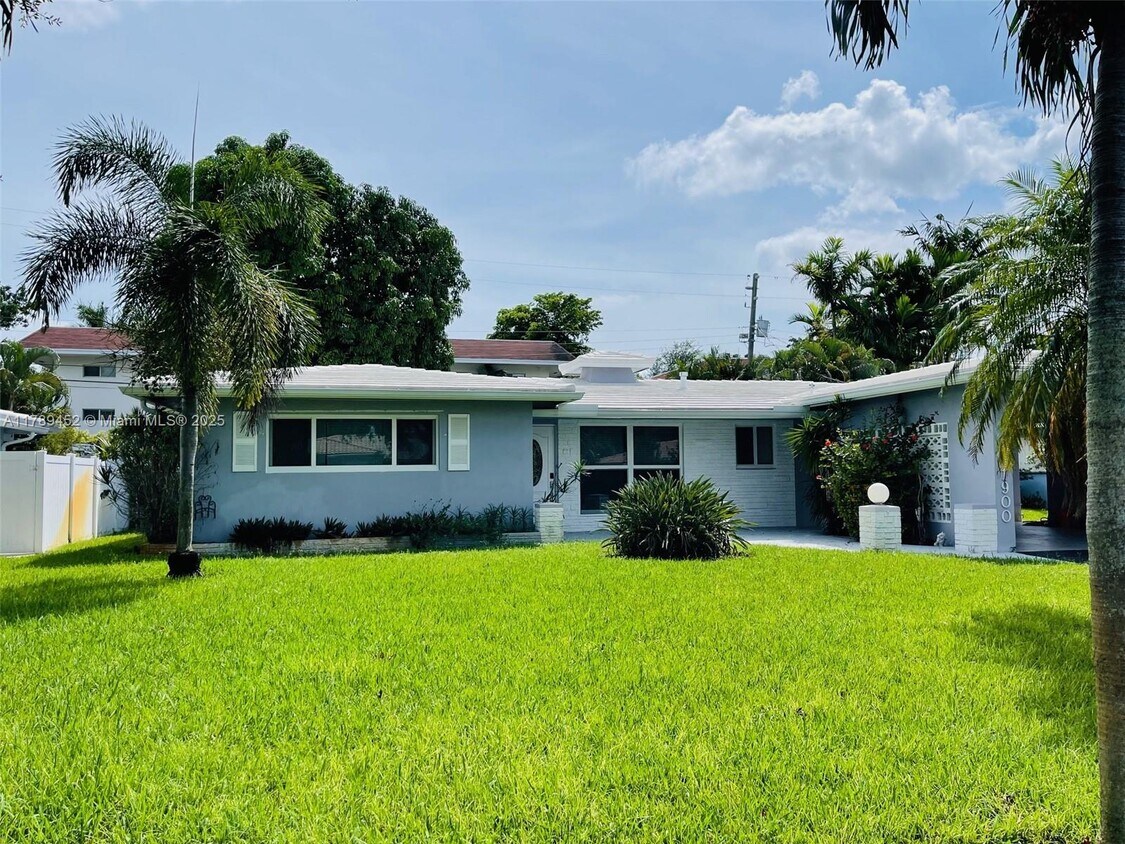 Photo - 1900 NE 41st St (Oakland Park, FL)