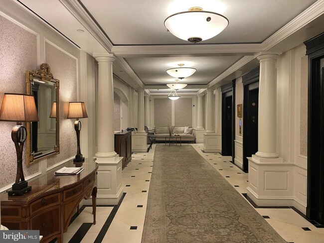 Building Photo - 801 Pennsylvania Ave NW Unit 1125