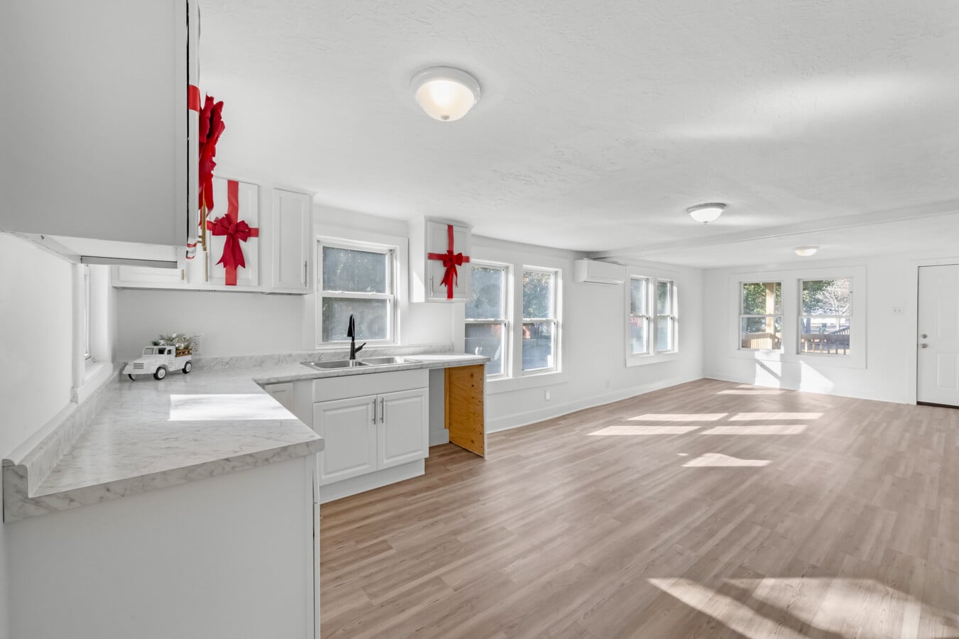 Photo - 2922 Topeka St