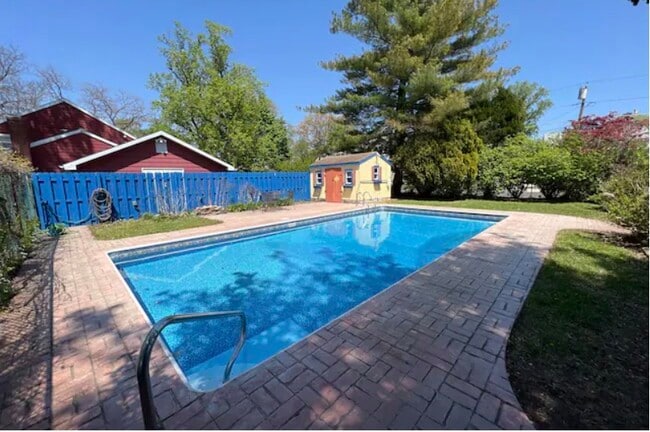 Building Photo - 4 Hillcrest Ave Unit Guest House