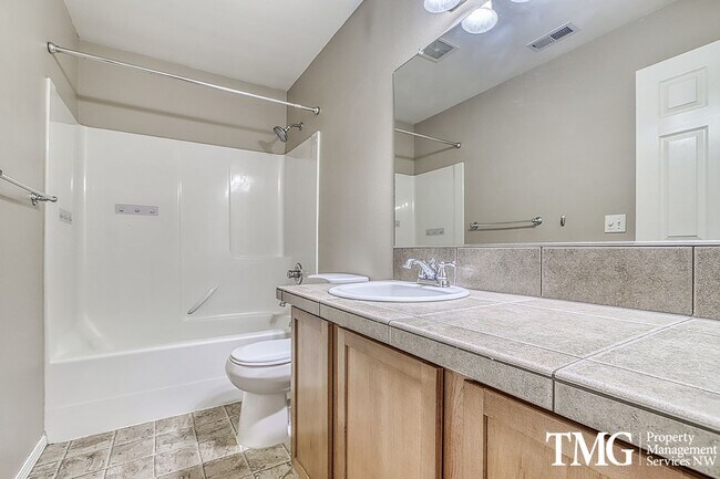 Photo - Beautiful 3 bed 2.5 Bath Townhome in Hillsboro