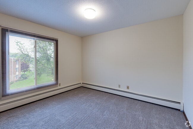2BR, 1BA - 967SF - Bedroom 2