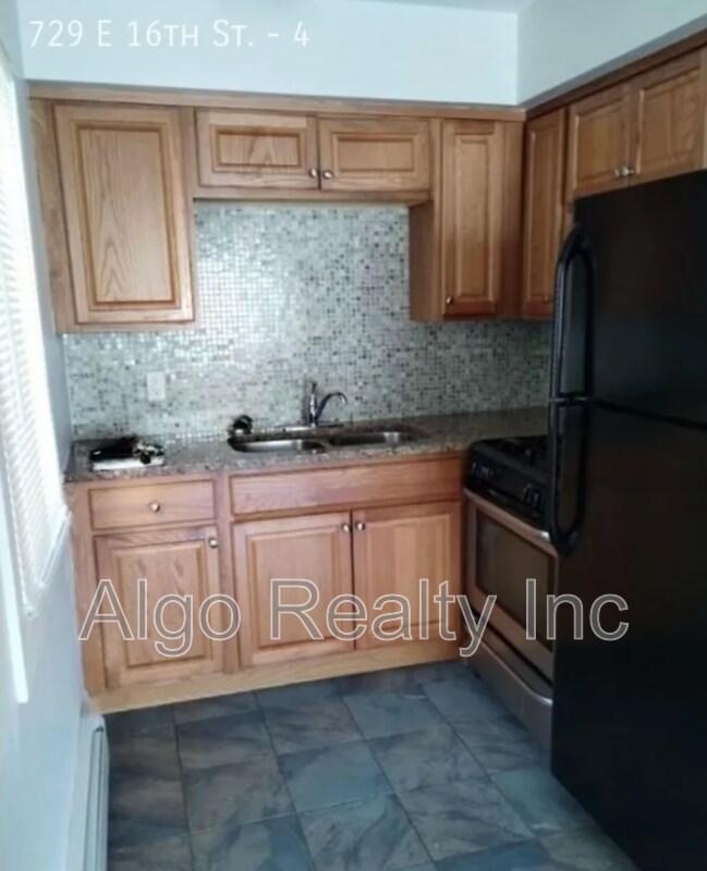 Photo - 729 E 16th St