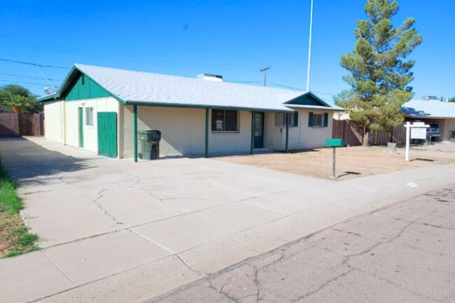 Photo - 720 E Brenda Dr