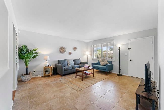 Photo - 1155 E Geneva Dr