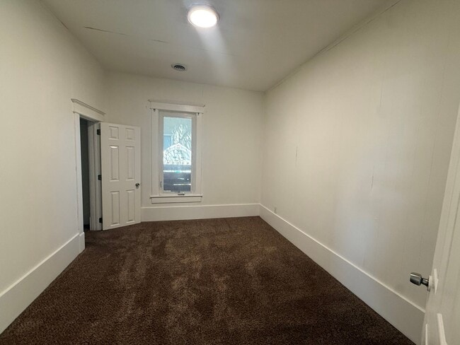 Photo - 23 Custer Ave